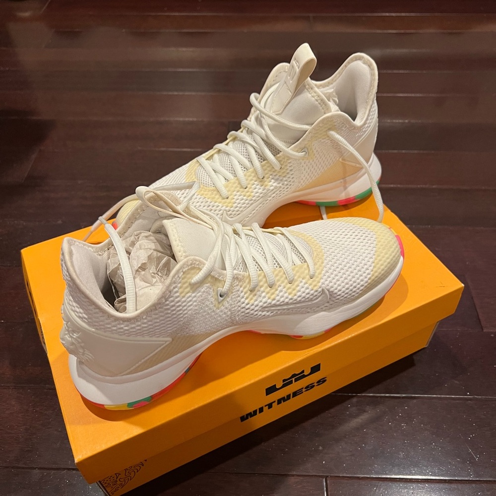 Lebron Sneakers
